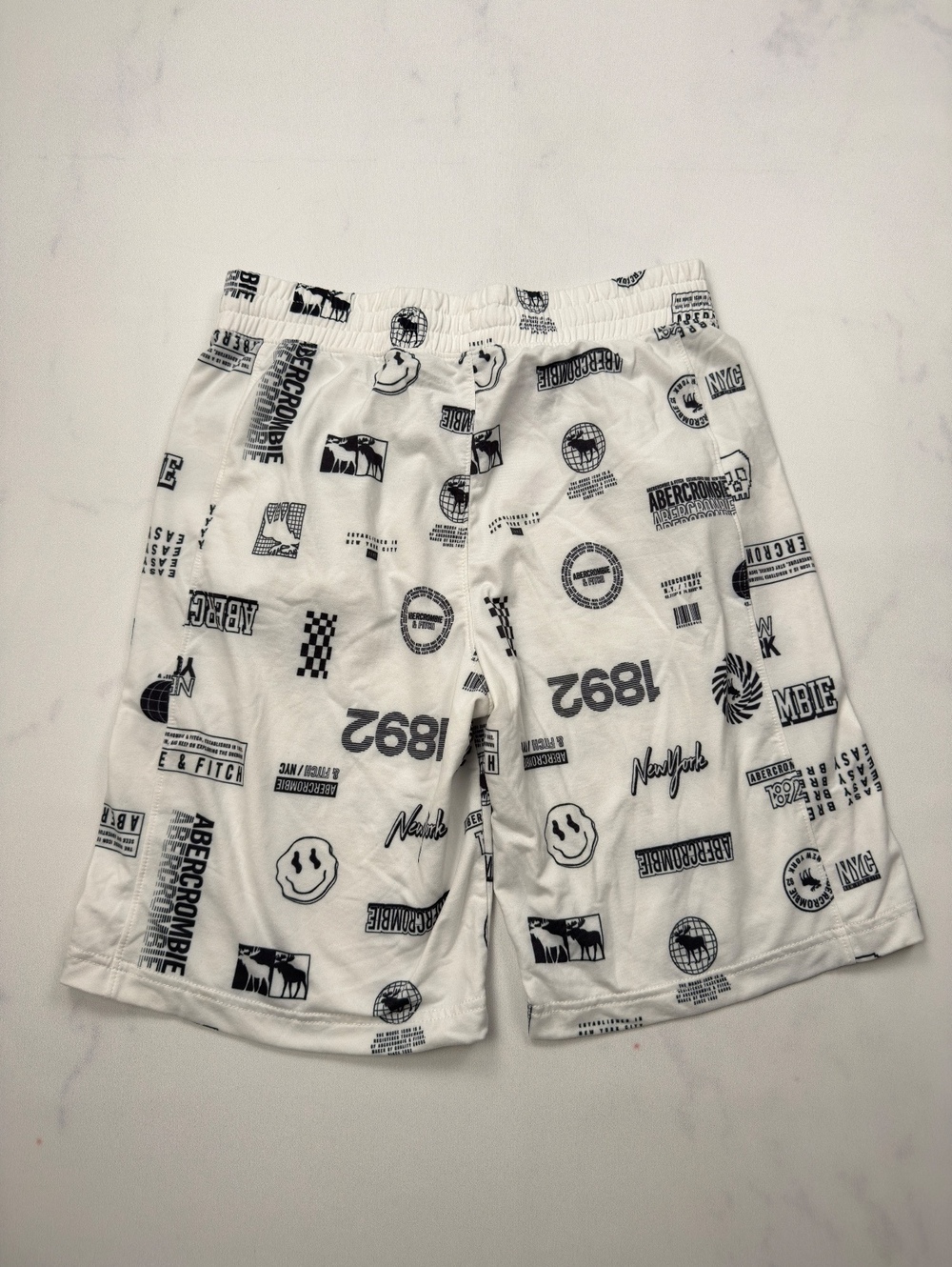 Abercrombie Kids White Graphic Shorts - Boys 15/16 - Picture 3 of 3